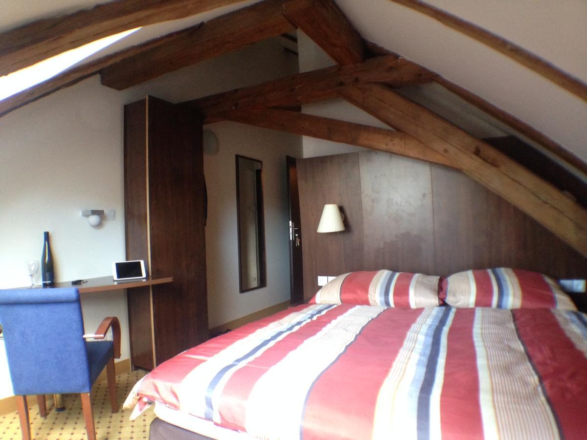 Kostelec nad Černými Lesy Hotel U Cerneho Orla מראה חיצוני תמונה