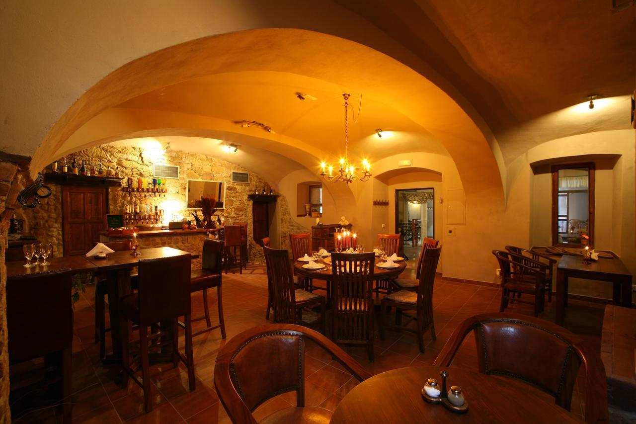 Kostelec nad Černými Lesy Hotel U Cerneho Orla מראה חיצוני תמונה