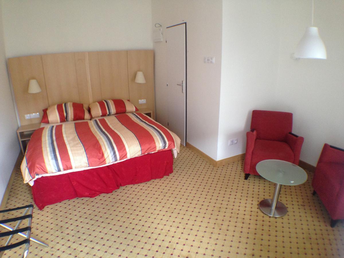 Kostelec nad Černými Lesy Hotel U Cerneho Orla מראה חיצוני תמונה