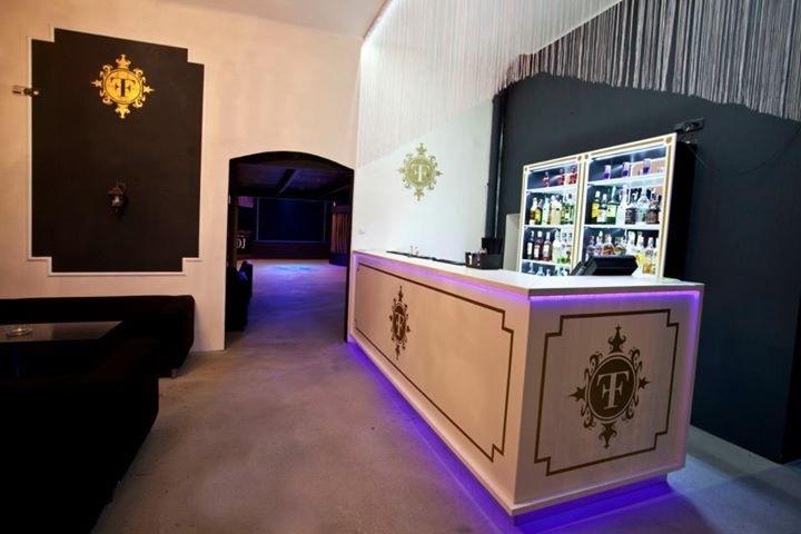 Kostelec nad Černými Lesy Hotel U Cerneho Orla מראה חיצוני תמונה